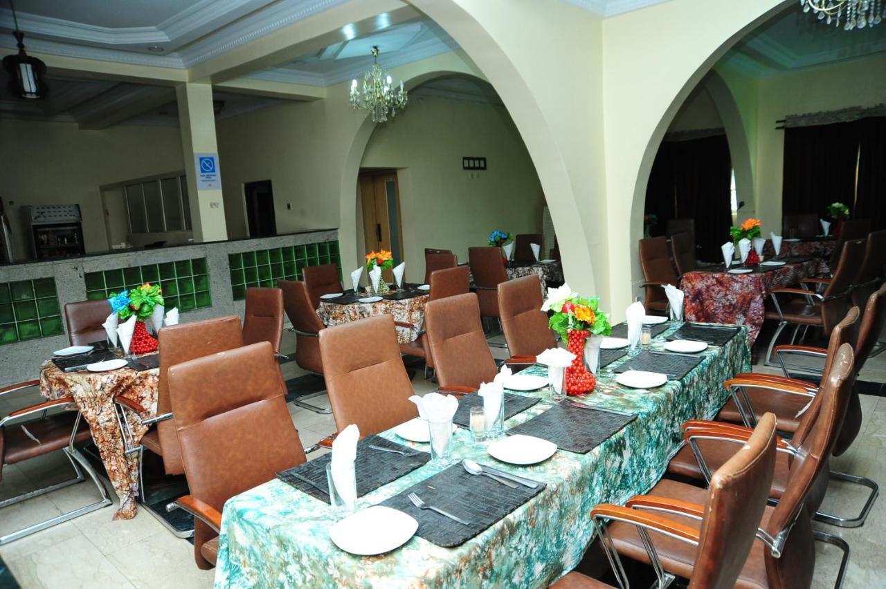 Richton Hotel And Suites Abeokuta Экстерьер фото